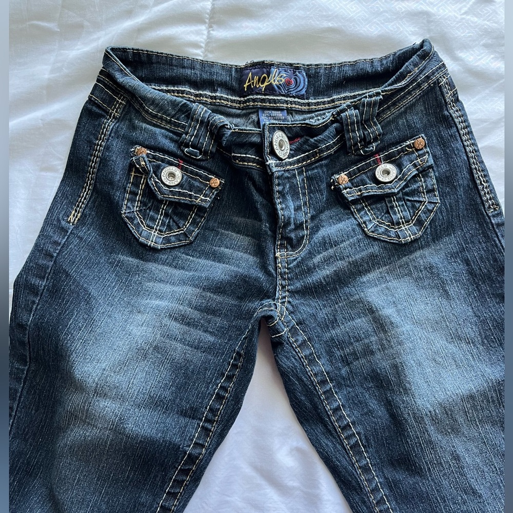 Size 3 Vintage y2k bootleg jeans with unique pockets! In excellent condition💕💕